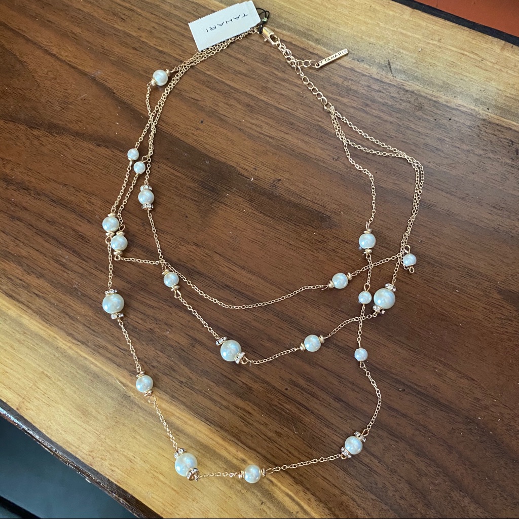 Tahari Costume Necklace 10$